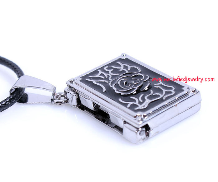 NECKLACE0130 - 4.jpg